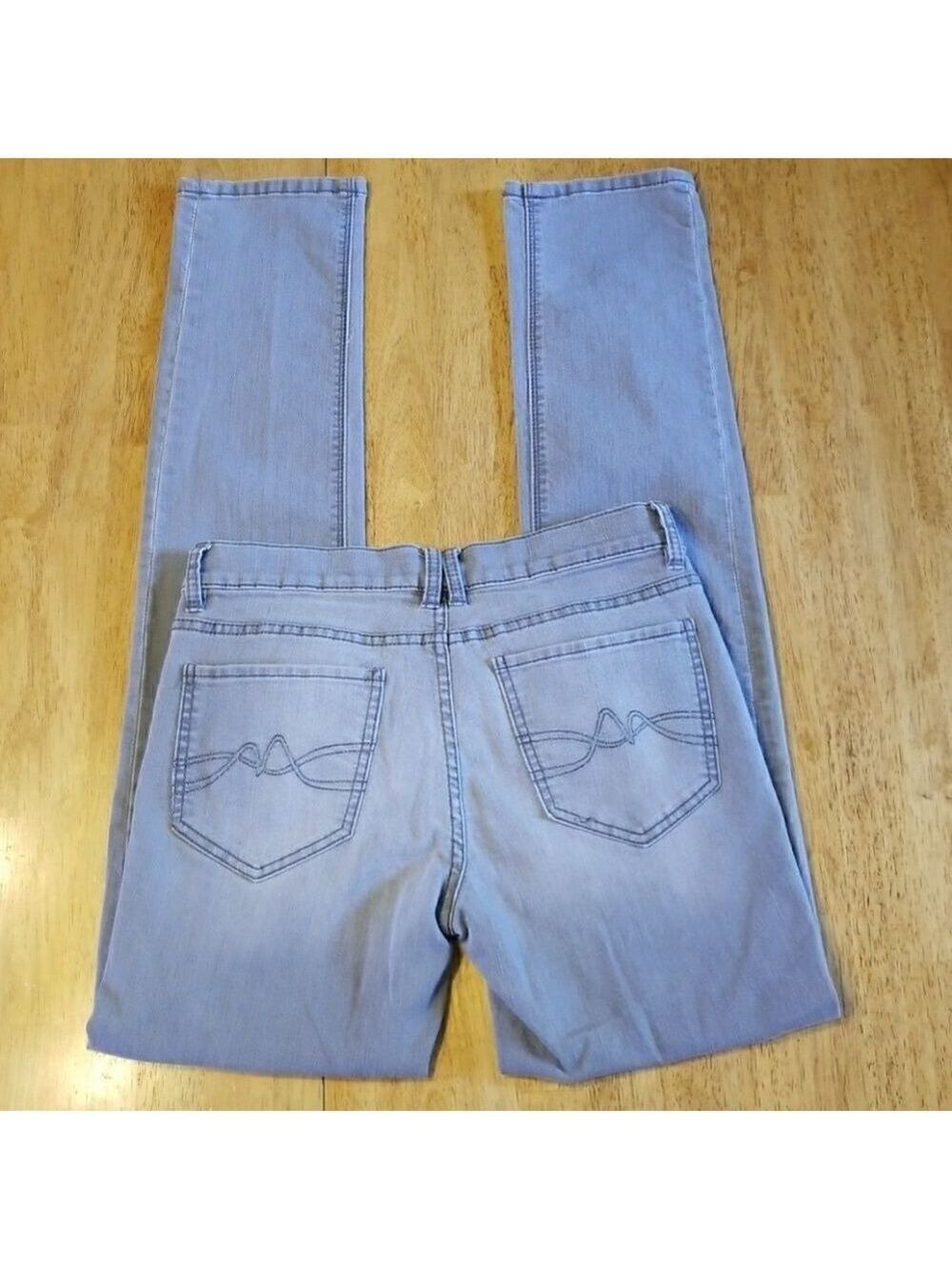 𝅺New York and Company  Gray Skinny Straight Jeans NY & C